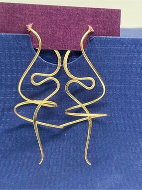 Harry Mason vintage Gold sculpted Earrings Earspiral - original purple box